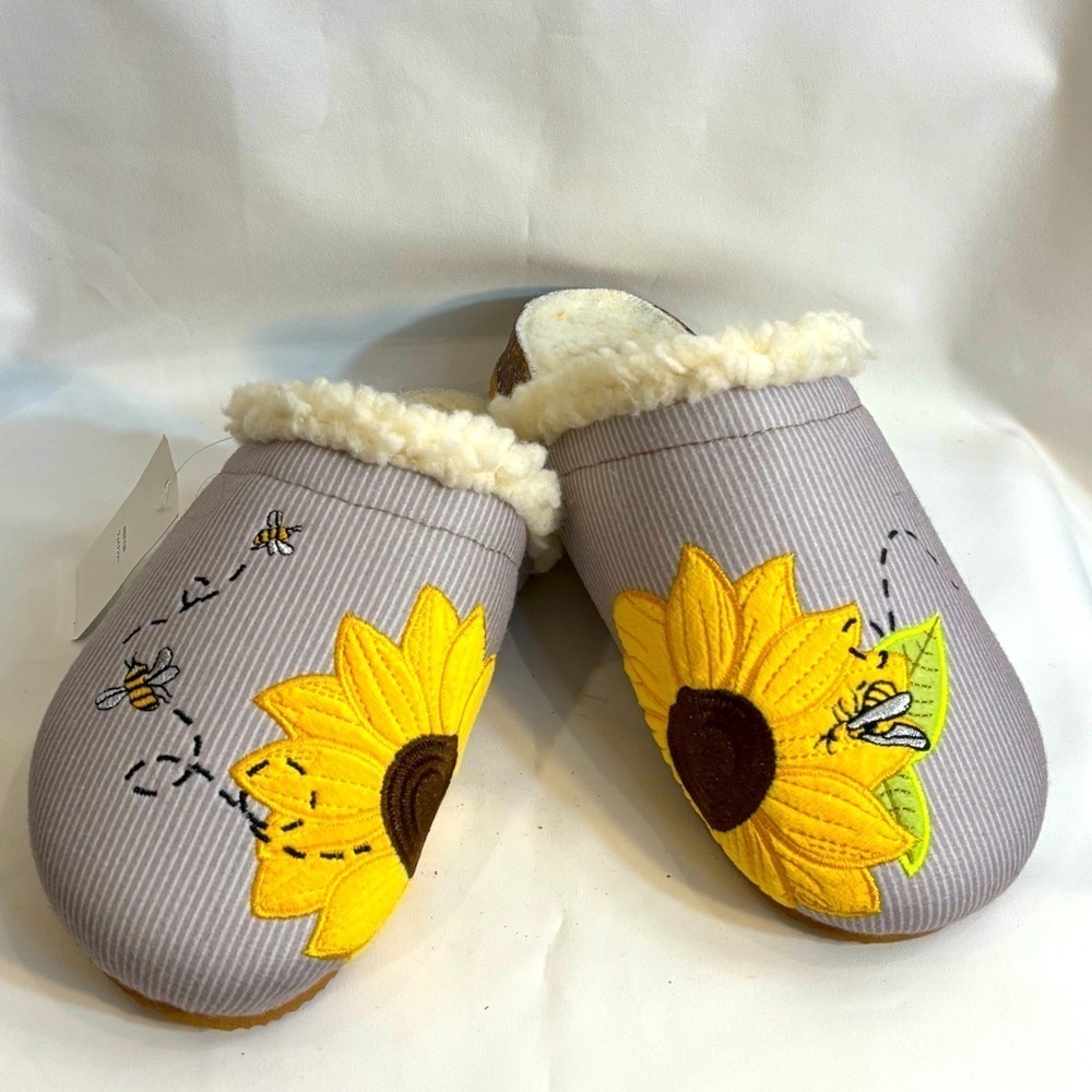 LAND’S END Sz 7B Slippers Clogs Faux Shearling Embroidered Flower and Bees NEW